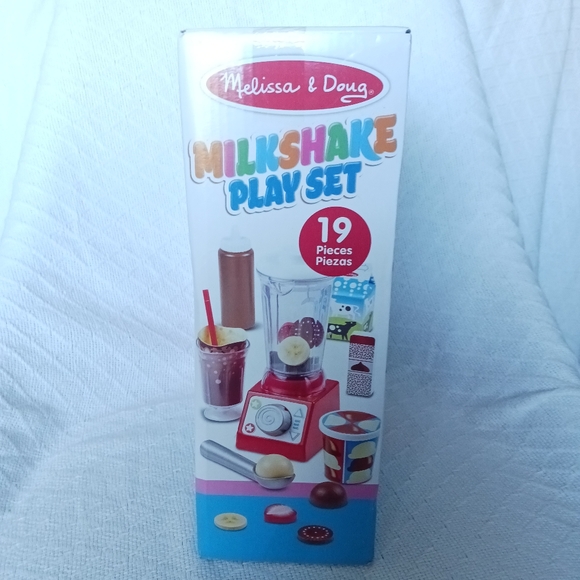 Melissa & Doug Milkshake Play Set 19 Pieces Ages 3+ - Picture 2 of 10